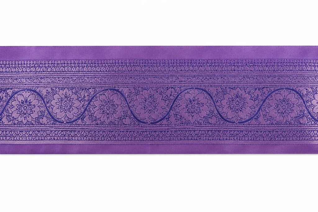 Lavender saree border with repeated floral pattern and ornate band