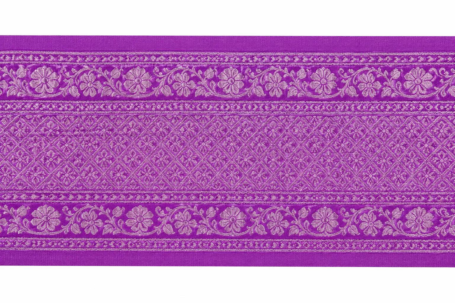 Lilac saree border with repeating floral paisley motifs